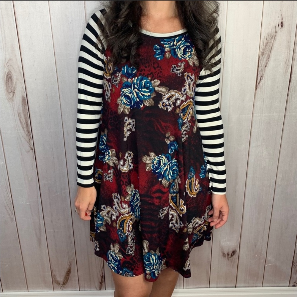 🎈The Gabriella Dress- red floral with stripes - Picture 7 of 9